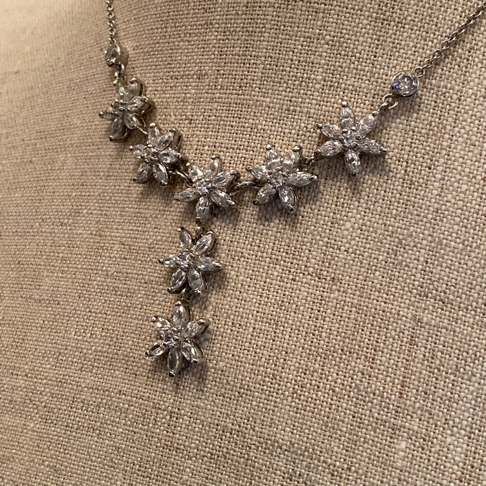 Flower necklace in CZ